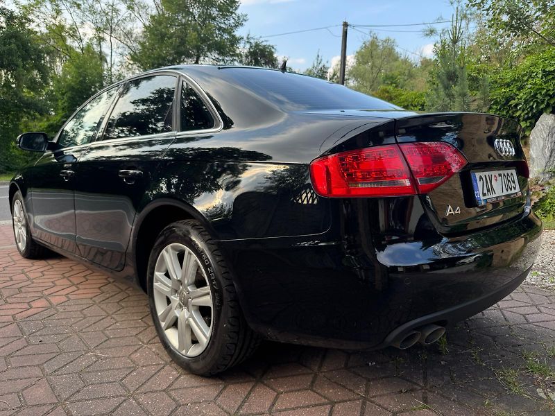 Audi A4 (2012) 2.0TDi ČR VÝBAVA SERVIS ČIDLA - fotka 4 z 26