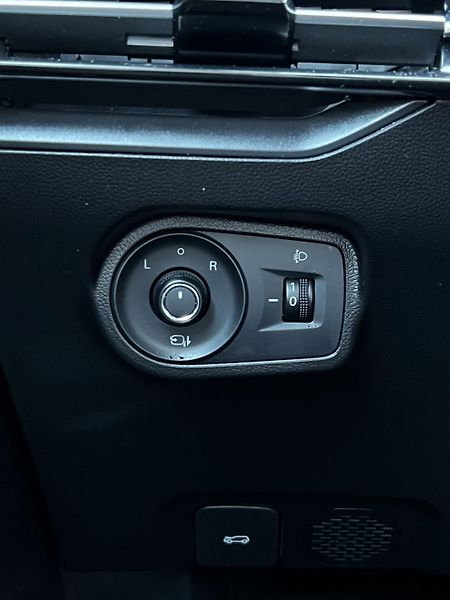 MG MG4 150kW 64kWh LUXURY 1.Maj DPH - fotka 21 z 26