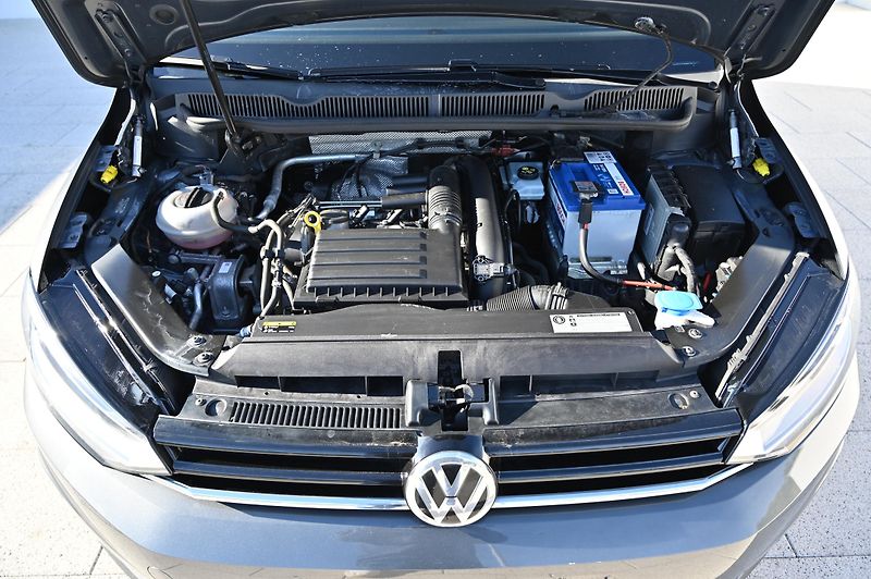 Volkswagen Touran 1.2TSI 81KW Comfort 7mist 3/17 - fotka 47 z 60