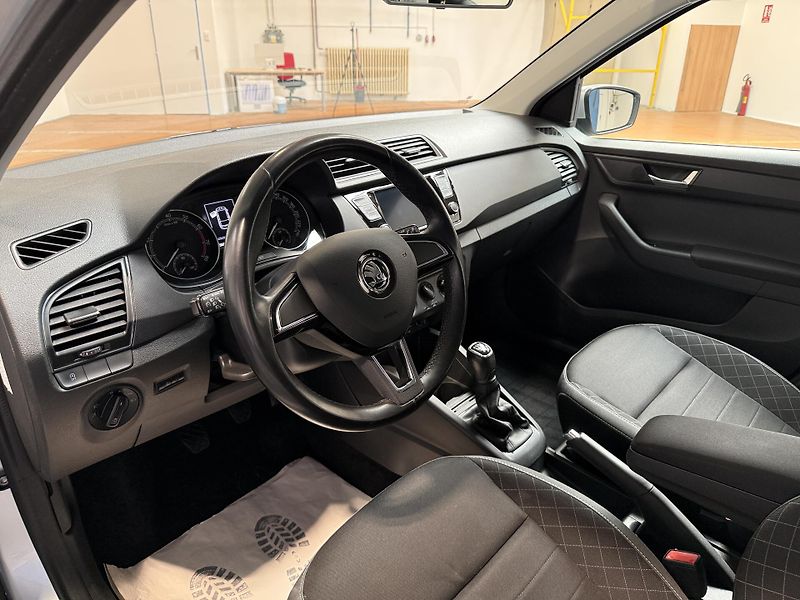Škoda Fabia 1.0 TSI 70kW Ambition Combi - fotka 5 z 12