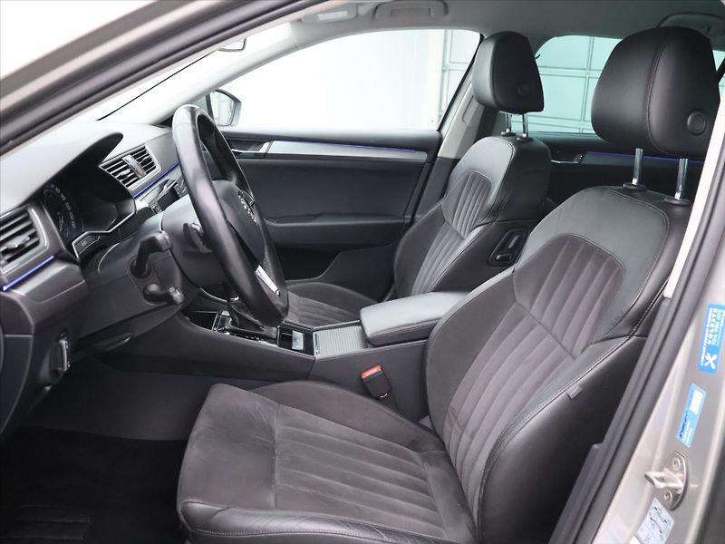 Škoda Superb 2,0 TDI 140kW 4x4 DSG Style CZ - fotka 12 z 34