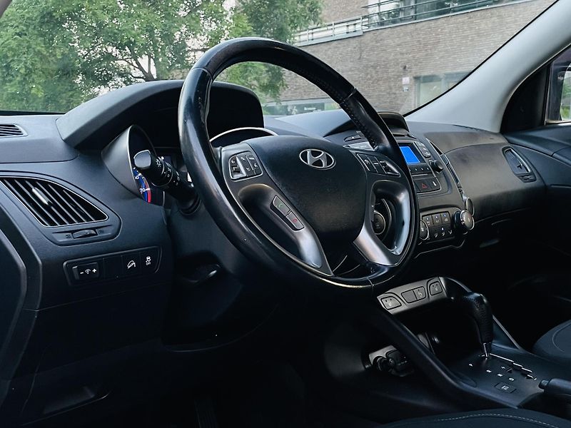 Hyundai ix35 2.0i AUTOMAT VYHŘEV TAŽNÉ - fotka 27 z 43
