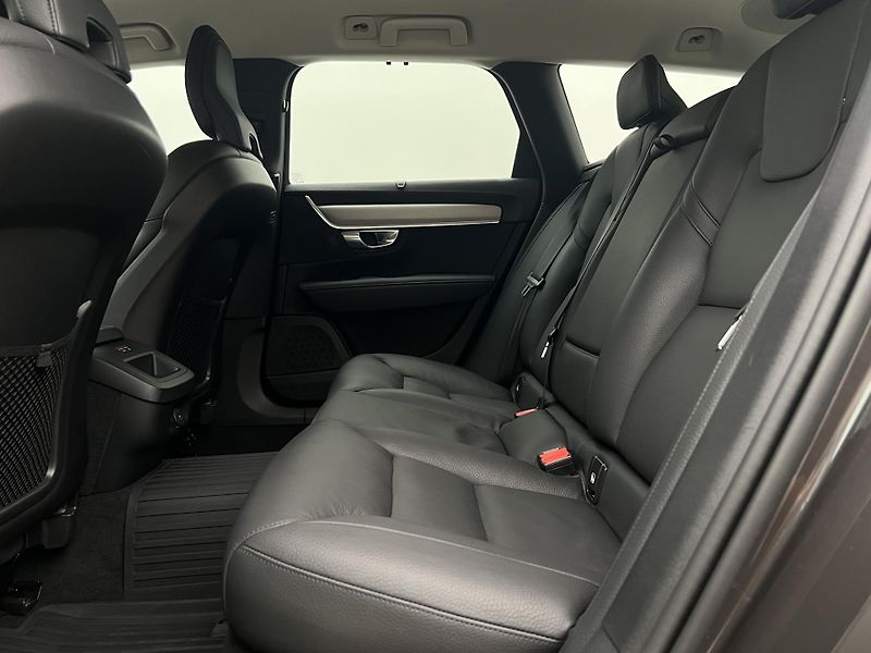 Volvo V90 CC B4 AWD BRIGHT PLUS AUT CZ - fotka 6 z 45