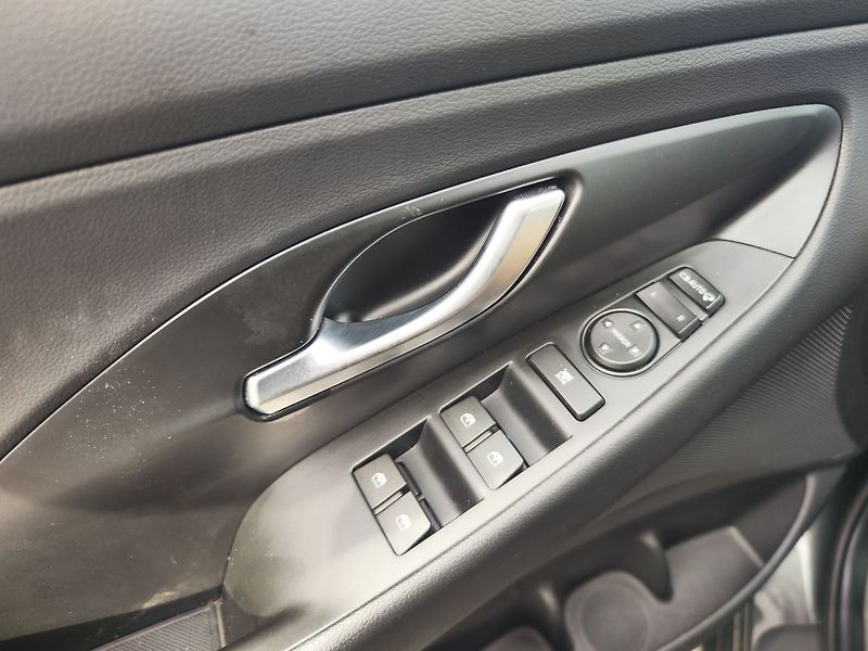 Hyundai i30 1.0 T-GDI/88kW Smart Navi DCT - fotka 30 z 33
