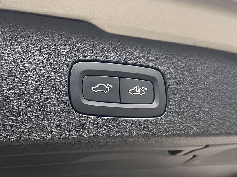 Volvo V60 T6 AWD RECHARGE DARK PLUS CZ - fotka 31 z 49