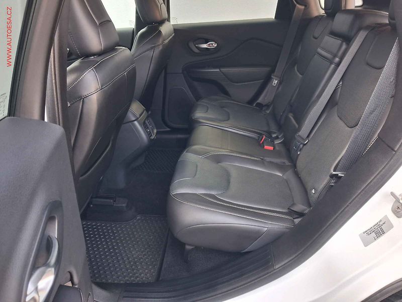 Jeep Cherokee (2015) 2.0 MJT 4x4, Limited, AT, - fotka 10 z 20
