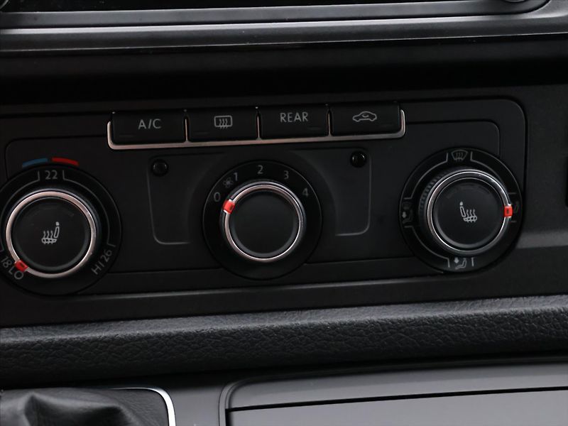 Volkswagen Multivan 2,0 TDI 110kW 7-Míst Tažné - fotka 21 z 29
