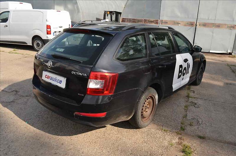 Škoda Octavia (2015) COMBI III. 1,6 TDI 4X4 - fotka 4 z 28