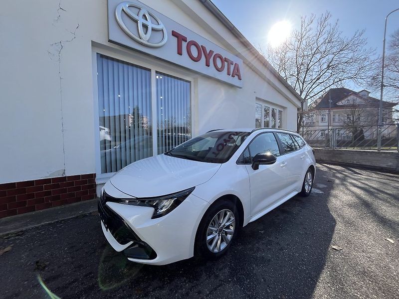 Toyota Corolla 1.8 hybrid Comfort - fotka 1 z 26