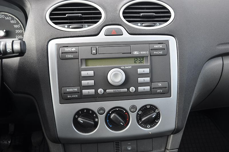 Ford Focus 1.4i 59kW - fotka 11 z 12
