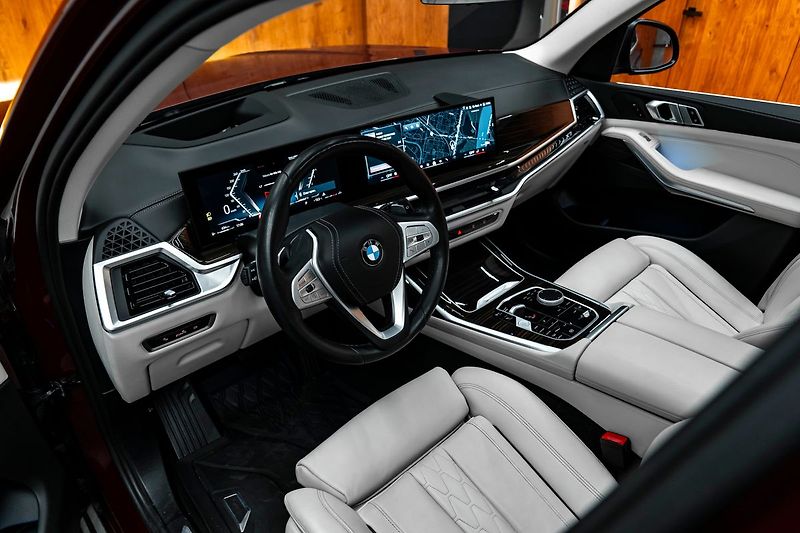BMW X7 40i - fotka 9 z 27