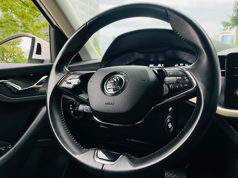 Škoda Scala 1.6TDI AUTOMAT SERVISKA TAŽNÉ - fotka 26 z 46
