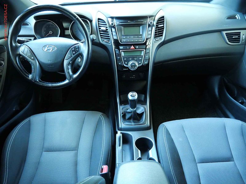 Hyundai i30 (2017) 1.6GDi, ČR, ČR, výhř.sed. - fotka 8 z 19