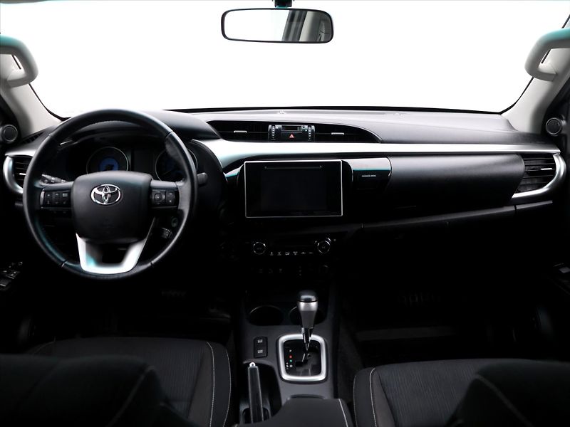 Toyota Hilux 2,4 D-4D 110kW Automat Tažné - fotka 21 z 28