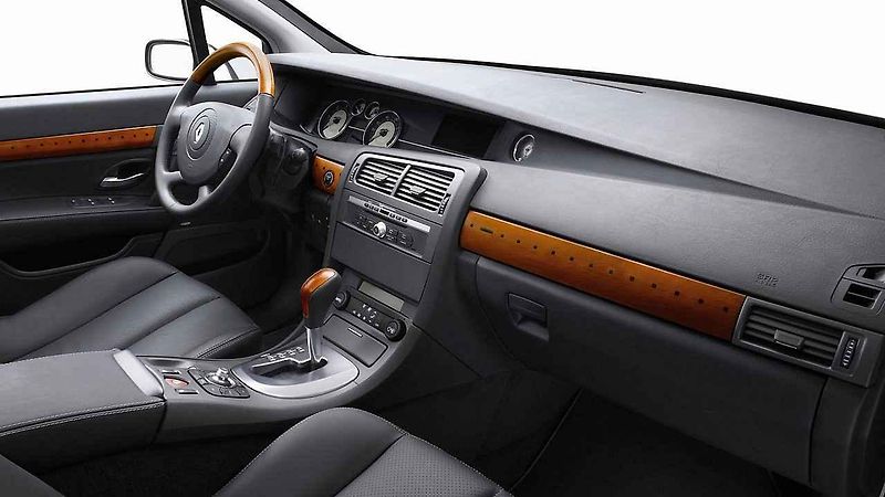 Peugeot 607.