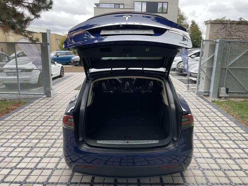 Tesla Model X 90D AWD, 7míst, tažné zařízení - fotka 37 z 43