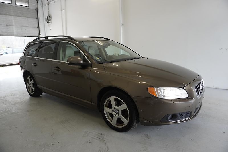 Volvo V70 2.0 D4 120kW MOMENTUM - fotka 3 z 26