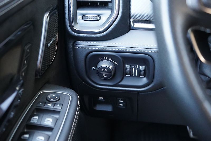 RAM 1500 TRX, Equipment Level 2, Harman - fotka 33 z 62