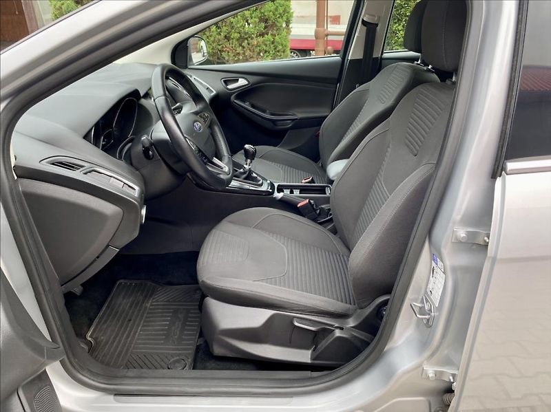 Ford Focus 1,5 TDCi NAVI VÝHŘEV - fotka 10 z 43