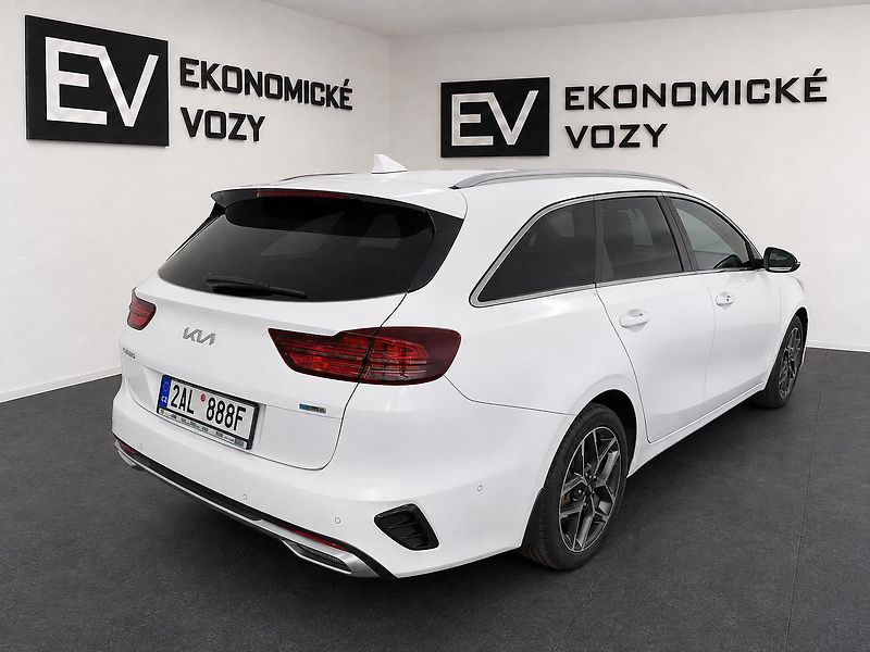 Kia Ceed (2023) 1.6PHEV,ČR,47KM DOJEZD EL - fotka 2 z 8