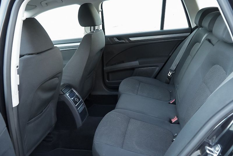 Škoda Superb (2013) 1.4 TSi 92kW Comfortline - fotka 24 z 27