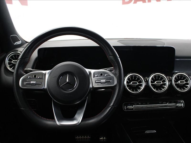 Mercedes-Benz GLB 2,0 250 4Matic AMG Line - fotka 28 z 39
