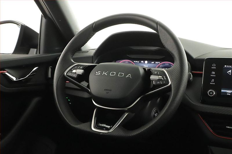 Škoda Scala (2025) 1.0 TSI, MONTE CARLO, KAMERA - fotka 13 z 14