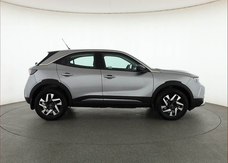Opel Mokka (2023) Elegance 1.2 Turbo, ČR,1.maj - fotka 6 z 17