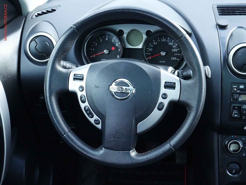 Nissan Qashqai (2008) 1.6 16V, AC, TZ, park.čidla - fotka 13 z 15
