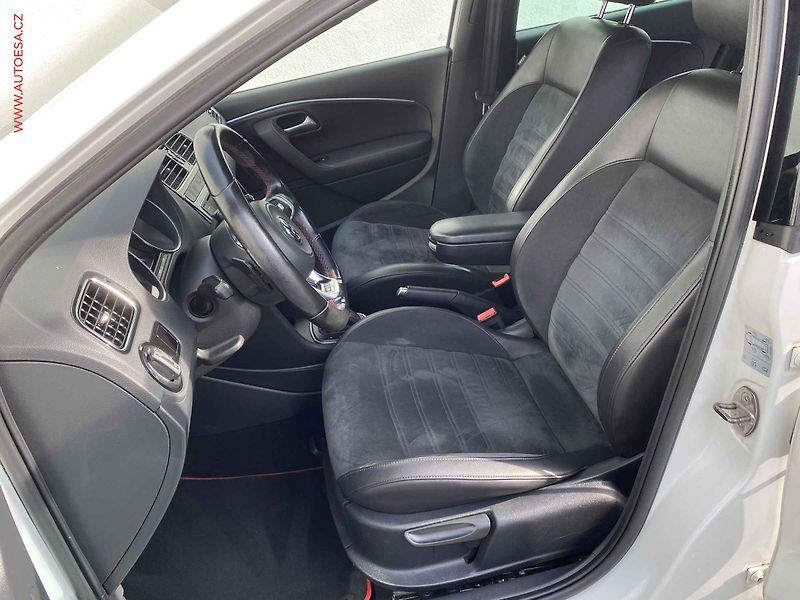 Volkswagen Polo (2015) 1.8 TSi, GTi, DSG, LED, navi - fotka 9 z 18