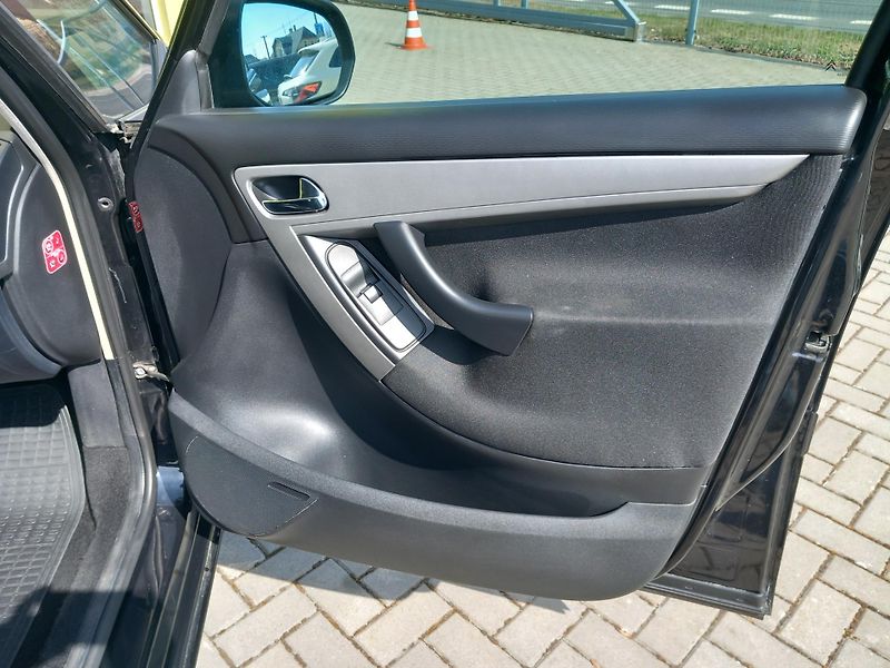 Citroën C4 Picasso (2010) 1,6HDi SERVISKA NAVI  NOVÁ STK - fotka 20 z 34