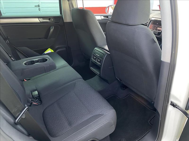 Volkswagen Touareg 3,0 TDI V6 4motion / záruka - fotka 18 z 47
