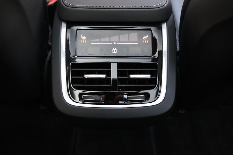 Volvo XC90 (2023) Ultimate, B5 AWD Mild hybrid - fotka 18 z 25