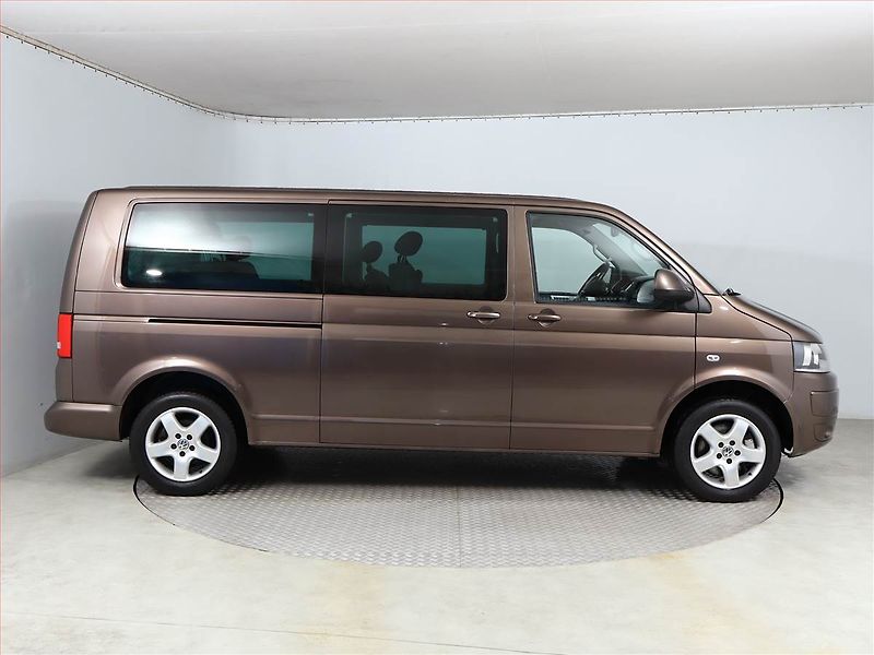 Volkswagen Multivan (2011) Comfortline 2.0 TDI - fotka 6 z 17