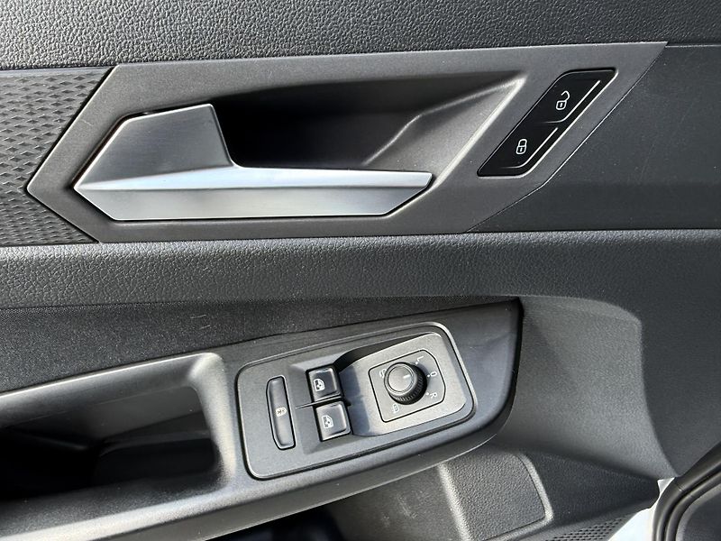 Ford Tourneo Connect 2,0 EcoBlue Titanium - fotka 20 z 38