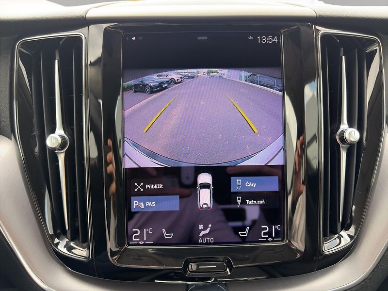 Volvo XC60 (2020) Momentum Pro B4 4x4 1.majitel - fotka 29 z 30
