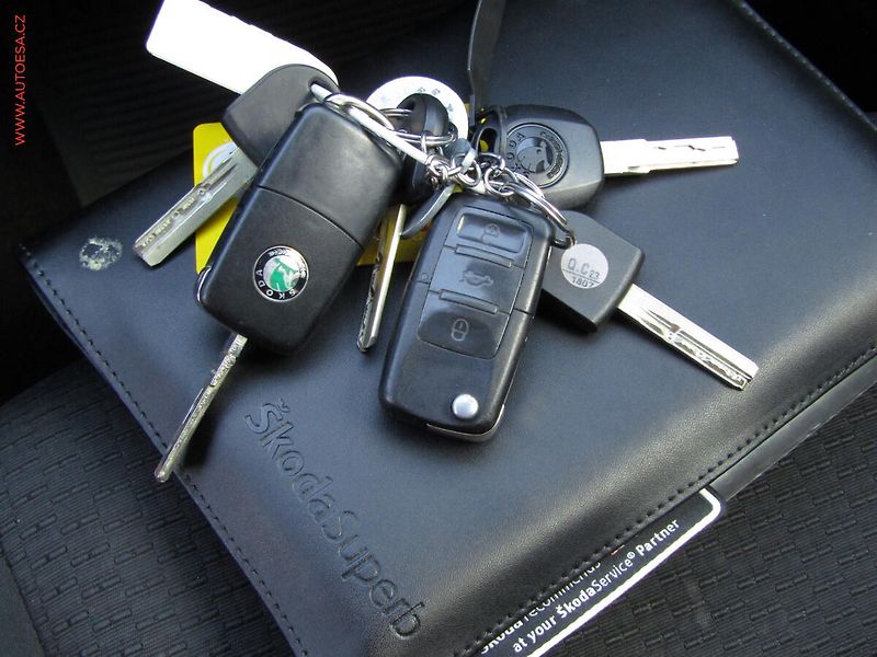 Škoda Superb (2009) 2.0 TDi, ČR, Elegance, DSG - fotka 21 z 21