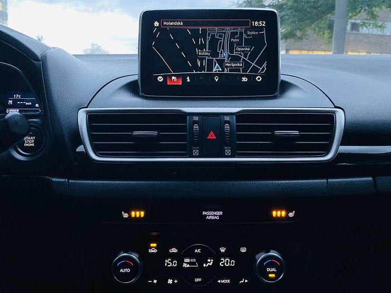 Mazda 3 2.0i MANUÁL LED KAMERA VÝHŘEV - fotka 37 z 43