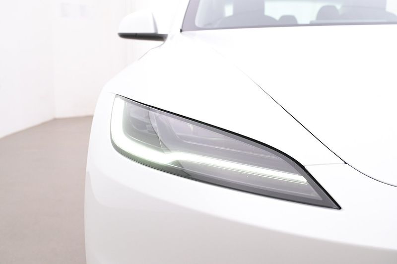 Tesla Model 3 long Range AWD Highland - fotka 5 z 23
