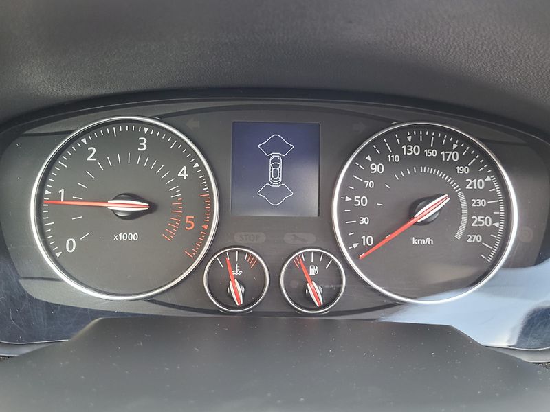 Renault Laguna 2.0dCi 127kW*4CONTROL*PANORAMA - fotka 20 z 54