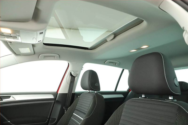 Volkswagen Golf (2014) 1.2 TSI, Navi, Tempomat - fotka 12 z 17