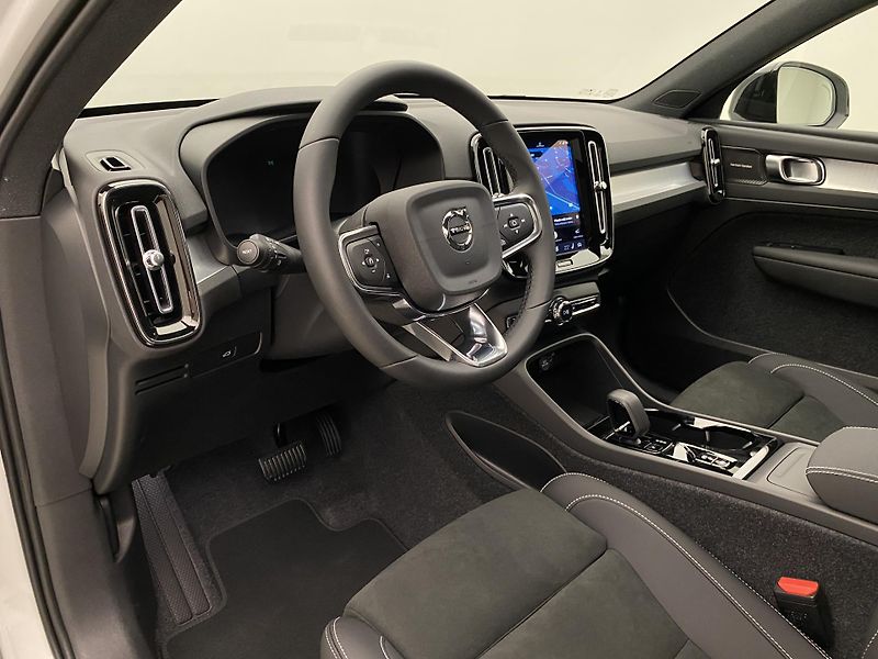 Volvo XC40 (2026) B3 AUT DARK ULTRA  - fotka 23 z 60