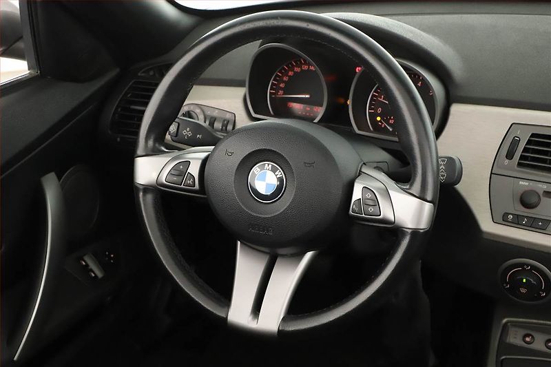 BMW Z4 (2005) 2.2i, Kůže, Tempomat - fotka 14 z 18