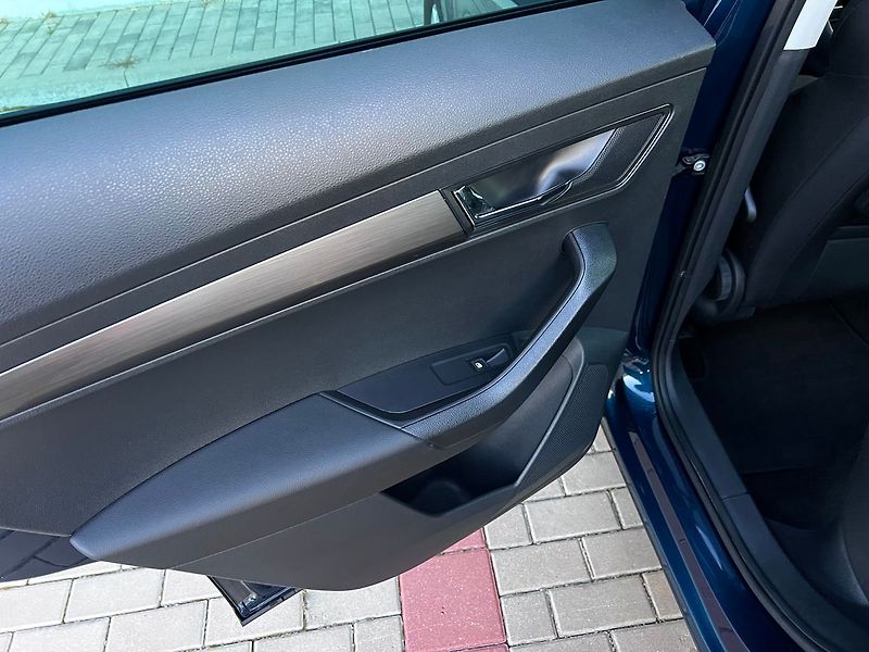 Škoda Karoq 1.0 TSI-Ambition P.KAMERA - fotka 13 z 98