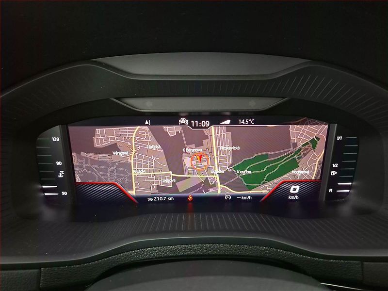 Škoda Karoq (2019) Sportline 1.5 TSI - fotka 11 z 21
