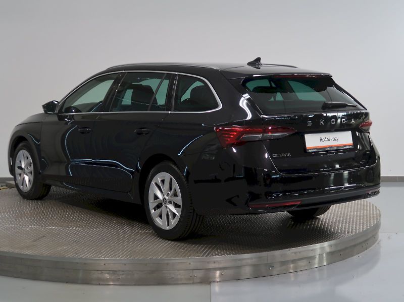 Škoda Octavia (2025) TOP SELECTION 1.5TSI M-HEV 110 - fotka 7 z 38