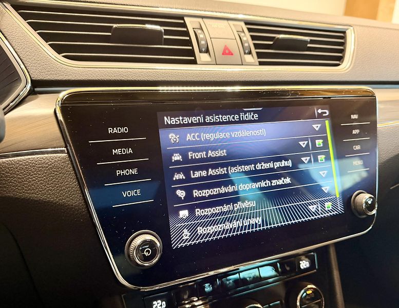 Škoda Superb 2.0 TSi 206 Kw DSG 4x4 Scout - fotka 12 z 32