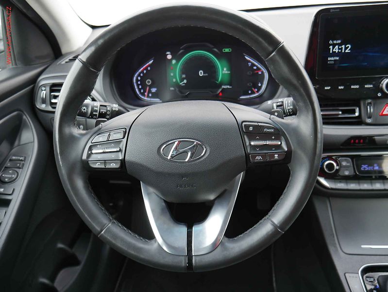 Hyundai i30 (2022) 1.5 T-GDi FastBack, 1.maj,ČR - fotka 13 z 21