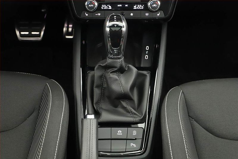 Škoda Kamiq (2025) 1.0 TSI, MONTE CARLO, AUTOMAT - fotka 12 z 18