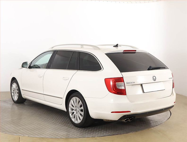 Škoda Superb (2013) 2.0 TDI, Automat, Navi, Xenony - fotka 4 z 20